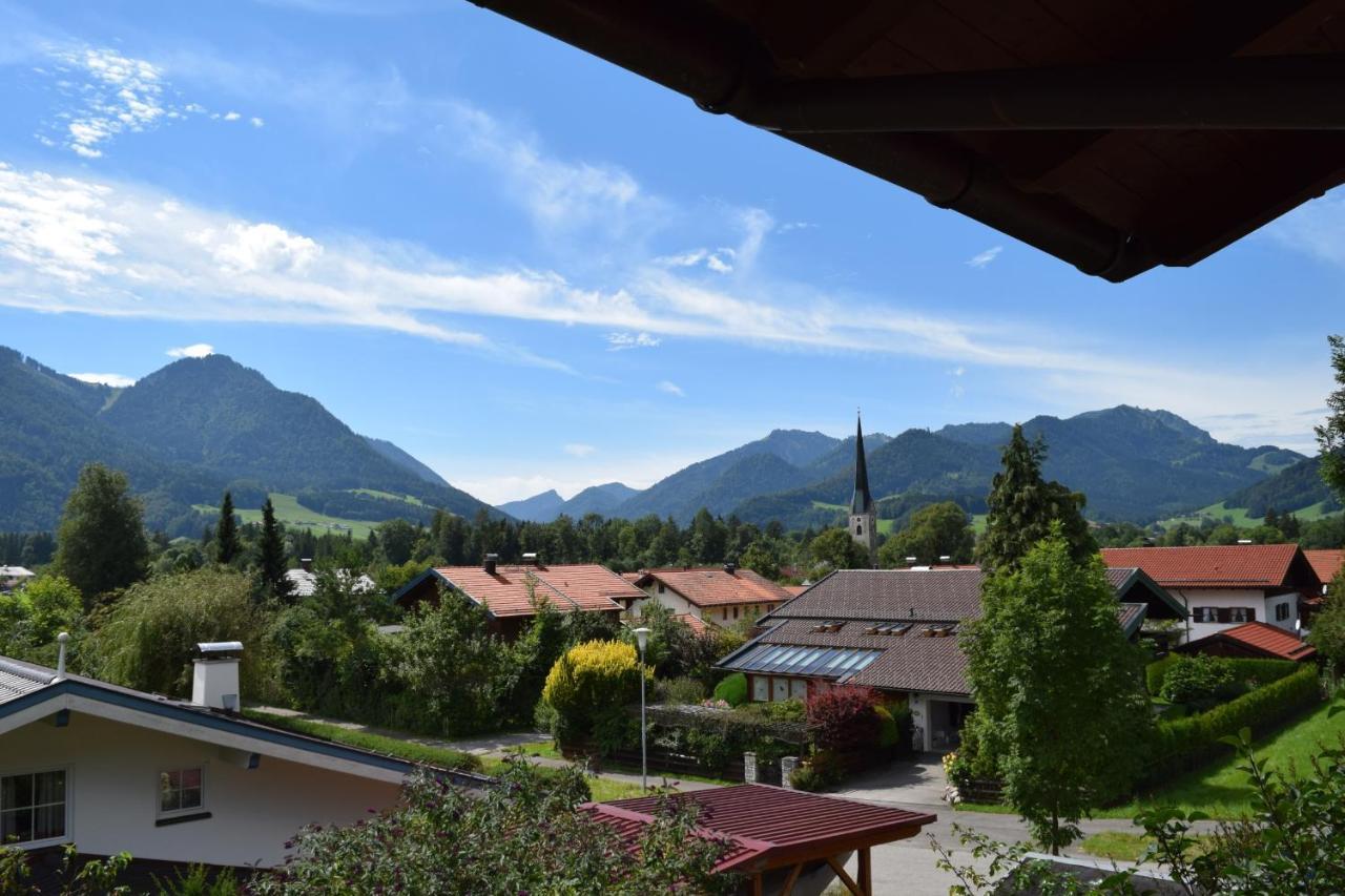 Ferienwohnungen "Am Golfplatz" Inkl. Chiemgaukarte โรพอลดิง ภายนอก รูปภาพ